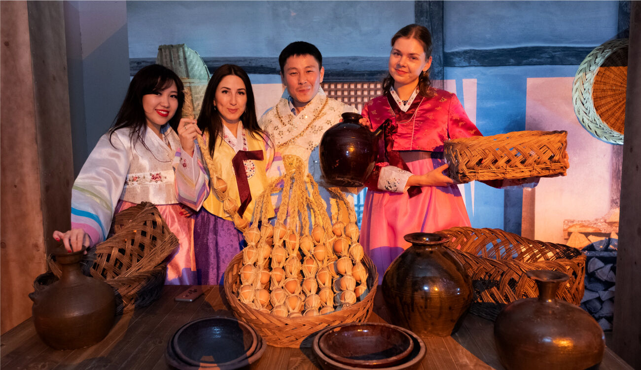 Behind-the-scenes-2 Behind-the-scenes-2