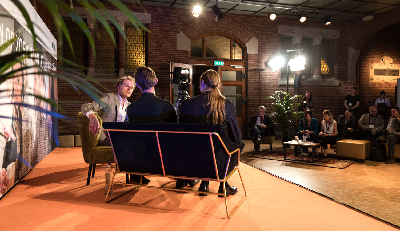 Behind-the-scenes-1 Behind-the-scenes-1