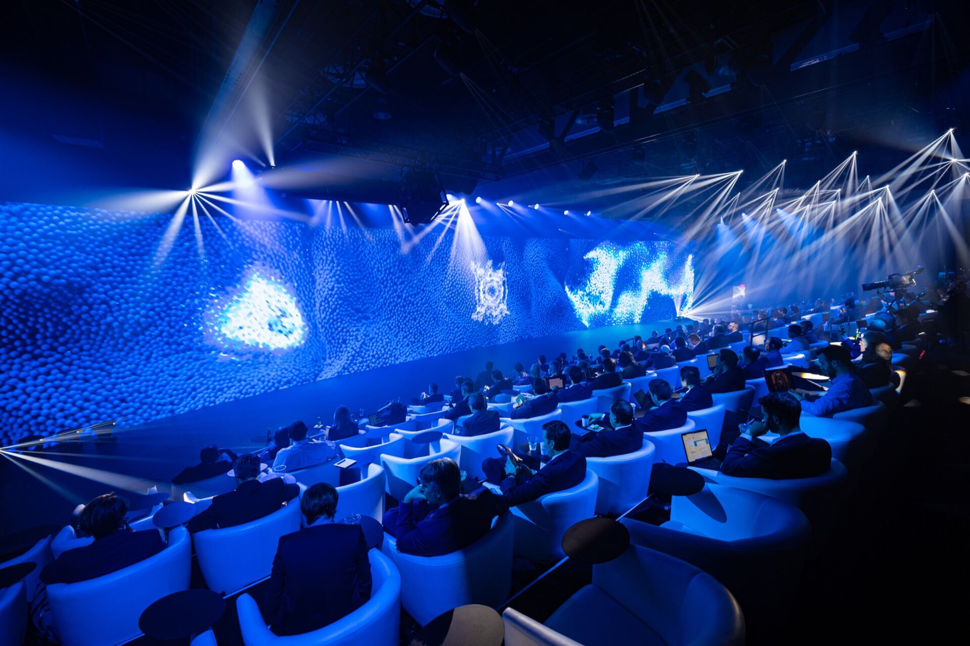 Storytelling and sustainable vision bring investors into the world of an innovative tech company Storytelling and sustainable vision bring investors into the world of an innovative tech company