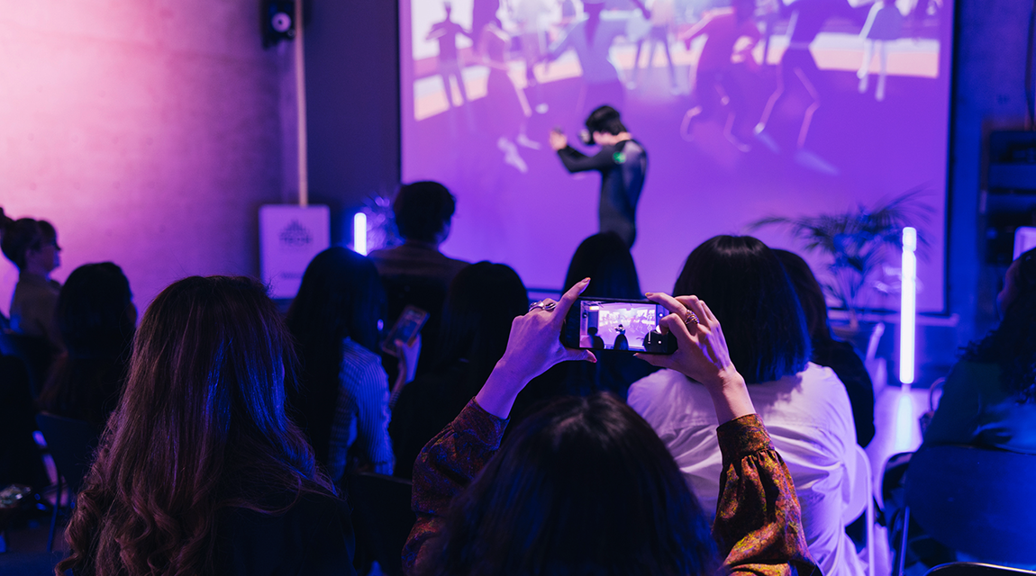Immersive communication GettyImages-1436957907