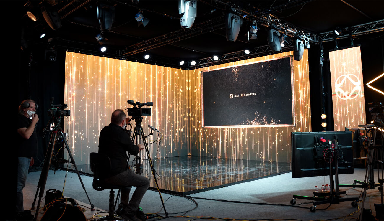 Behind-the-scenes-2 Behind-the-scenes-2