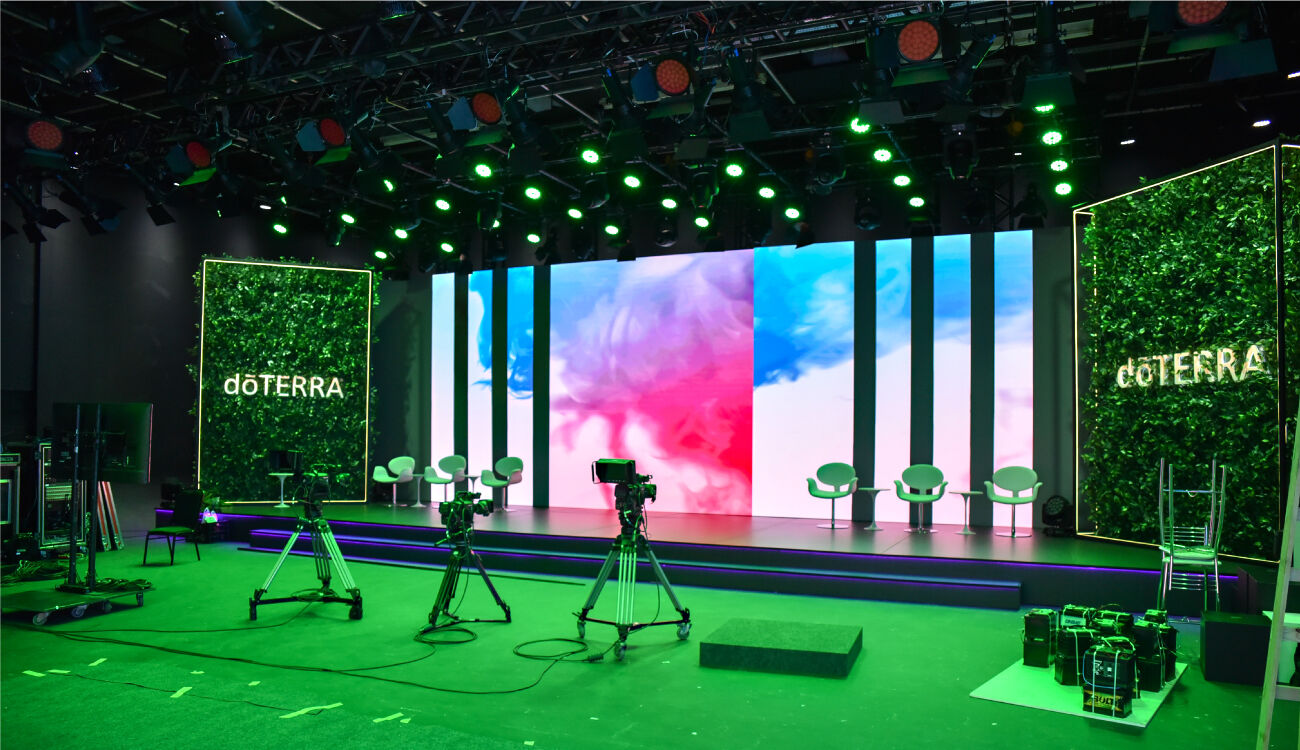 Behind-the-scenes-2 Behind-the-scenes-2